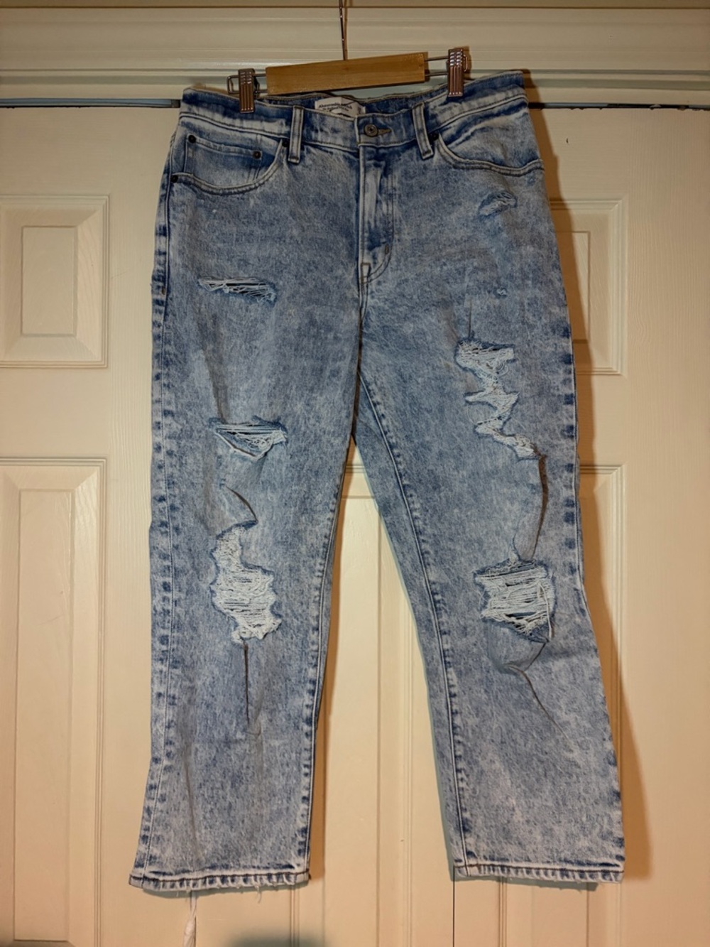 Abercrombie & Fitch mid rise Distressed Boyfriend Jeans